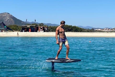 1 times privat Efoil-kurs på Sardinia