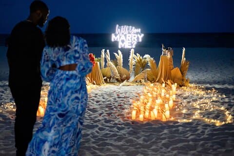 Proposta di matrimonio sulla spiaggia