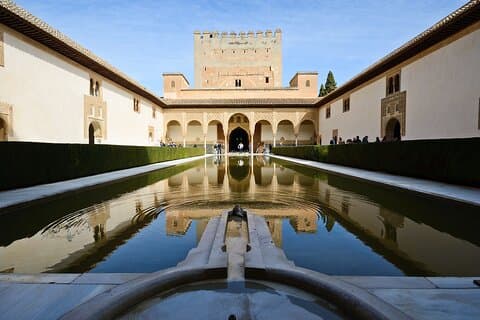 Discover Granada: Alhambra Tour or Free Time from Málaga