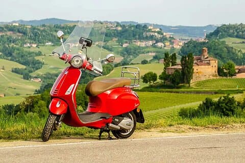 Privat Vespa-tur "Blandt bakkerne i Barolo og Barbaresco"
