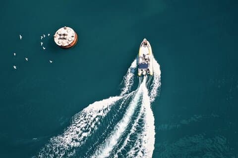 Passeio de barco pela Ilha Sazani e Karaburun saindo de Tirana e Durres