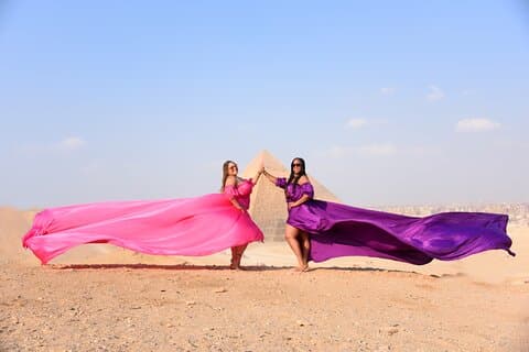 Sesión de fotos de vestido volador con camello y paseos a caballo en Giza