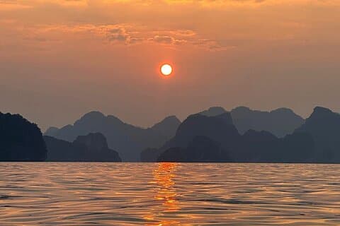 From Cat Ba: Explore Lan Ha Bay with Amazing Sunset Boat Tour
