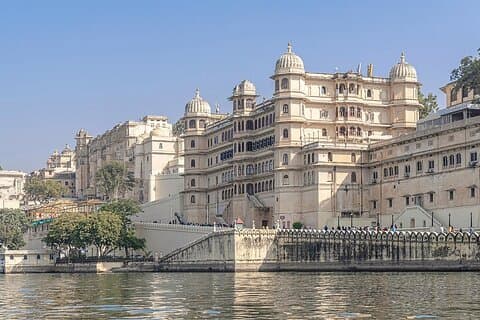 Esplora Udaipur: un tour privato della città di un'intera giornata
