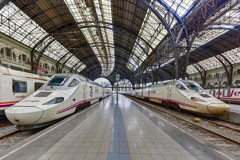 Barcelona Sants Bahnhof Privater Transfer zum Kreuzfahrtterminal