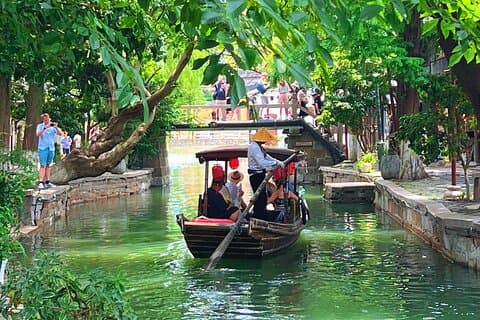 Ganztägige private Tour durch die Wasserstadt Zhujiajiao und Shanghai