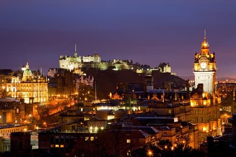 Royal Edinburgh Overnight Tour med tåg från London