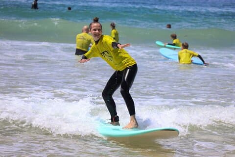 Albufeira Surf Leksjon – Wetsuit og Board inkludert