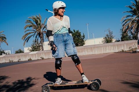 esperienza di iniziazione per guidare un e-skate