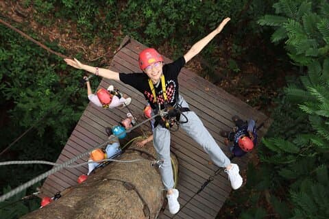 Hanuman World Zipline-avontuur in de weelderige jungle van Phuket