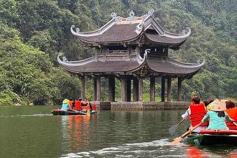 Tour de lujo para grupos pequeños Explora Trang An, Hoa Lu, familia local
