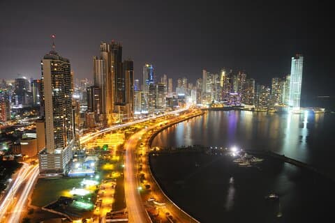 Tour Privado Explora la Vida Nocturna de Panamá