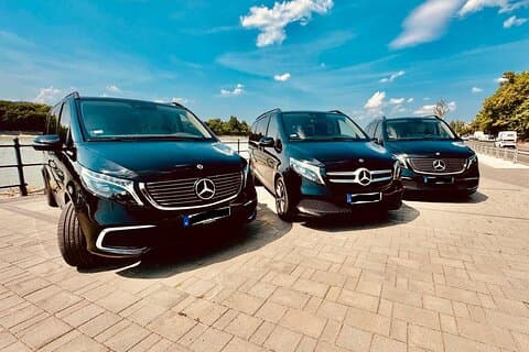 Transferência privada do aeroporto de Budapeste em minivan elétrica