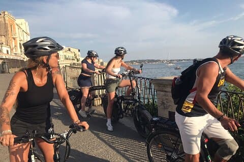 Excursion en E-Bike à Syracuse avec un riche apéritif au coucher du soleil