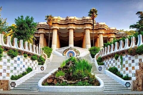 Guided Exploration Park Güell Wonders + Ebook