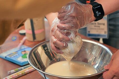 Produção de álcool coreano tradicional em grupo privado