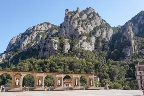 Montserrat avec train à crémaillère et Madonna noire Accès prioritaire