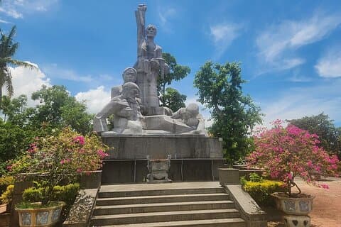 MY LAI MASSACRE & VIETNAMESISK HEROISK MODERSTATY - Privat rundtur