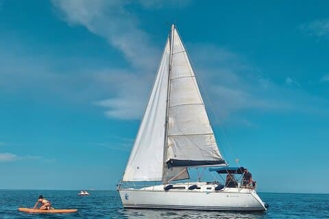 Excursion d'une journée complète à la voile Catania-Acitrezza