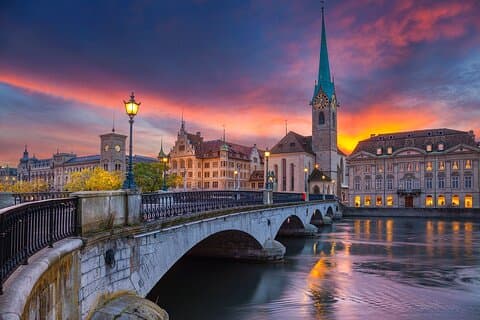 Visite guidée privée personnalisable de 3 jours à Zurich