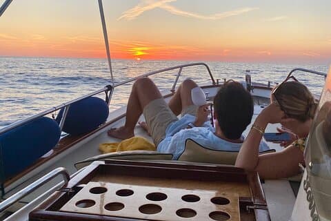 Excursion privée en bateau au coucher du soleil à Ischia