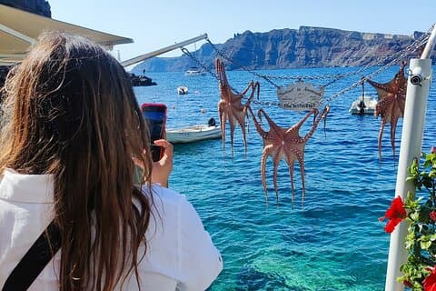 Santorini Private Tour with Local Guide with pickup included