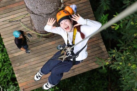 Aventura extrema de desafio de tirolesa no Flying Hanuman Phuket
