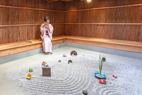 Produção de jardim zen e degustação de matcha em loja de cerâmica artesanal