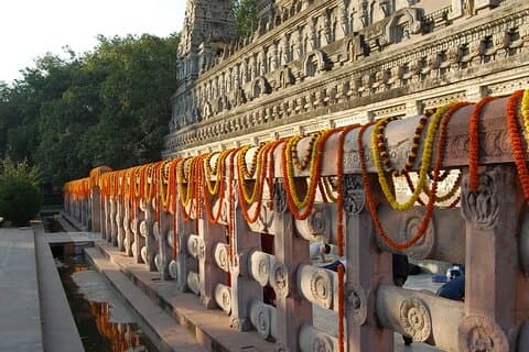 Tour privado de espiritualidad de Bodh Gaya de día completo desde Varanasi