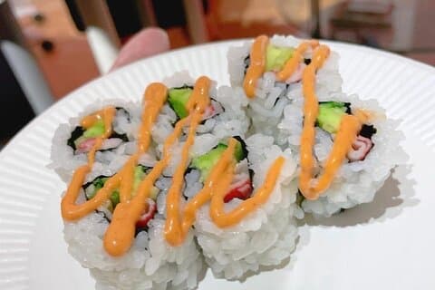 Cocina y enrolla sushi como un samurái en Osaka
