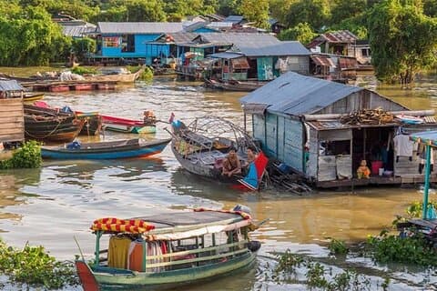 Flytande by - Kompong Pluk Morgon och solnedgång