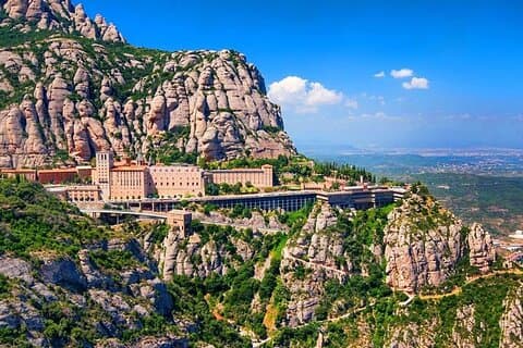 Excursão de um dia para Montserrat de Barcelona com trem Cogwheel + Ebook