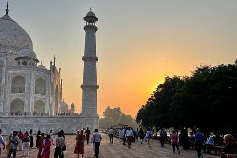 Tour notturno di Taj Mahal e Agra Fort con Fatehpur Sikri
