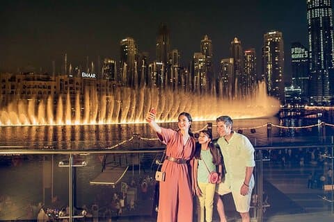 Ganztägiger Dubai : Burj Khalifa, Mittagessen und Transport. Spanisch Fortgeschrittener