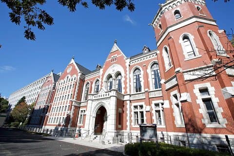 Les meilleures universités japonaises pour les parents et les visites en voiture privée