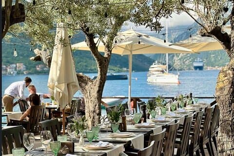Tour della grotta blu di 4 ore e viaggio gastronomico nella baia di Boka