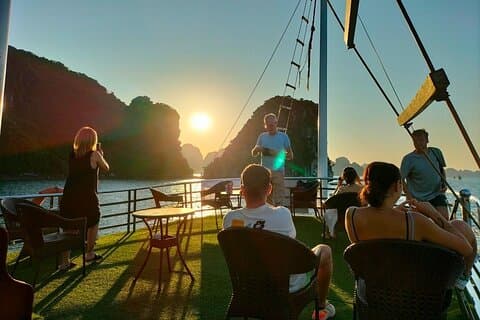 Excursion à terre : excursion privée d'une journée sur le patrimoine de la baie d'Halong