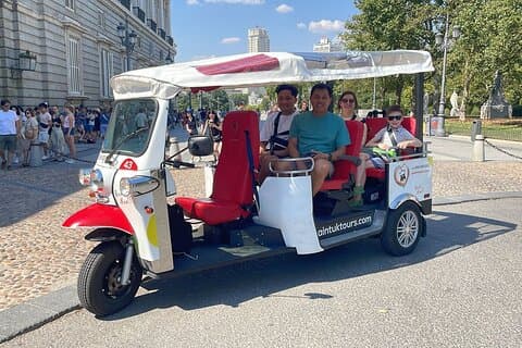 Visitez Madrid en 2 heures! Tuk électrique - rapide, amusant et exclusif