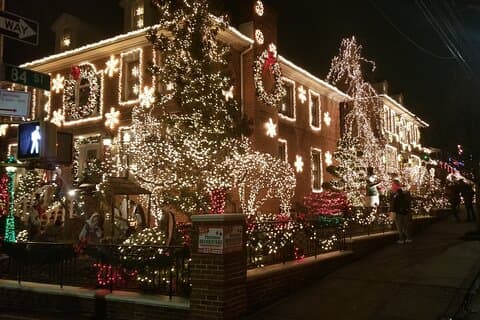 ブルックリン ダイカーハイツのクリスマス ライト ツアー