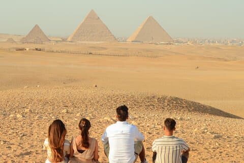 Private: Pyramids & Sphinx Guided Tour With Transfers & Drinks.