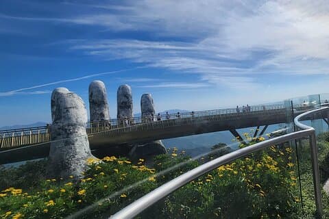 Golden Bridge tidigt på morgonen för att undvika folksamlingar och marmorberg