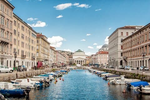Visite guidée privée de Trieste adaptée aux enfants
