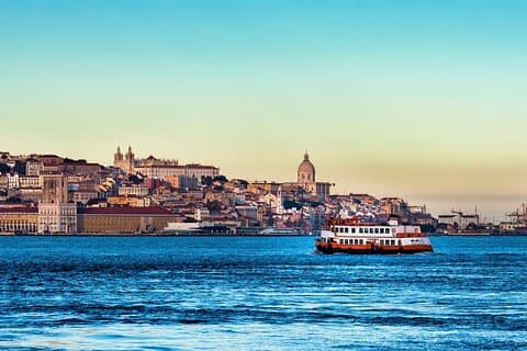Gåtur i gamlebyen i Lisboa med elvecruisebilletter