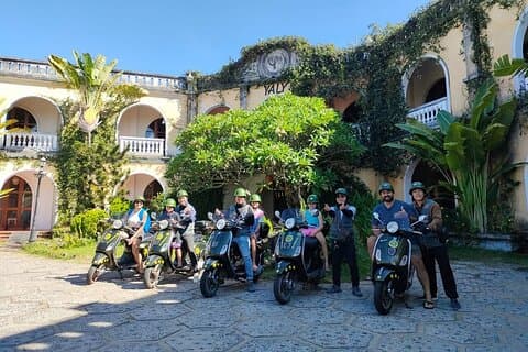 Utforska Hoi An by Vespa Top City Sights and Hidden Treasures Tour