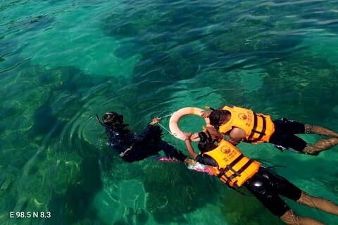Exclusiva lancha rápida privada Adventure Phi Phi & Khai Islands
