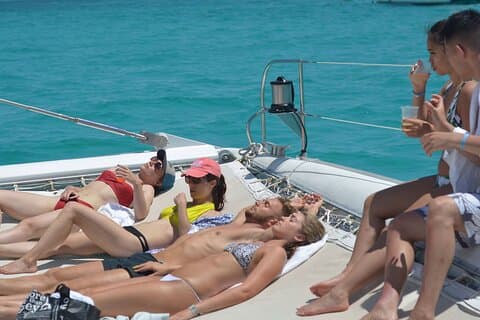 Excursión básica a Isla Mujeres con snorkel y barra libre
