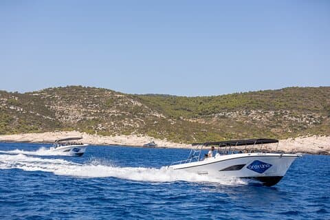 Split/Trogir : Visite de la grotte bleue, Vis et Hvar en petit groupe