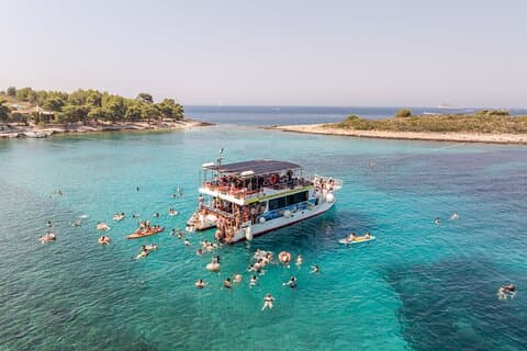 Crociera sulle isole di Hvar, Brač e Pakleni con pranzo e bevande da Spalato e Trogir