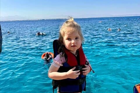 Uso diurno del hotel Ain Sokhna Red Sea o yate privado desde El Cairo