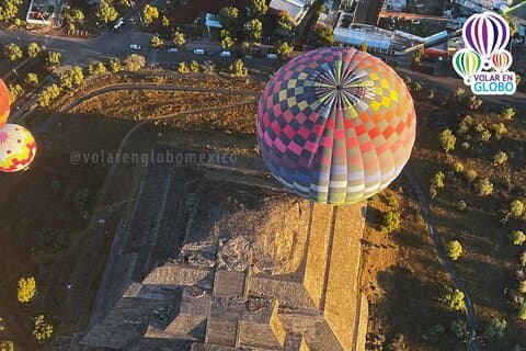 Luftballongflygning över Teotihuacán
